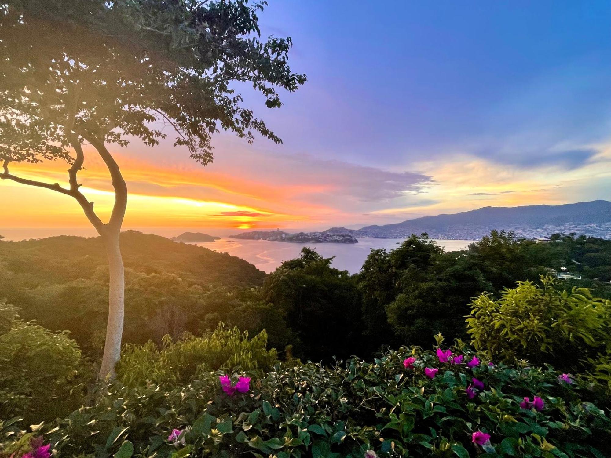 Encanto Acapulco Hotel Exterior photo